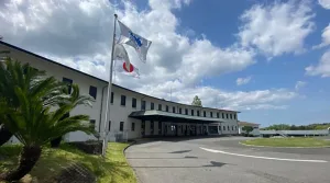 南総ヒルズカントリークラブの東コース風景とクラブハウスの写真