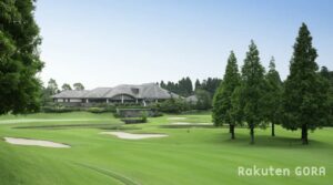 香取カントリークラブの4番ホールと杉の木の絶景