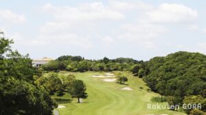 秋晴れのかずさカントリークラブ、富士コースの3番ホールの全景写真